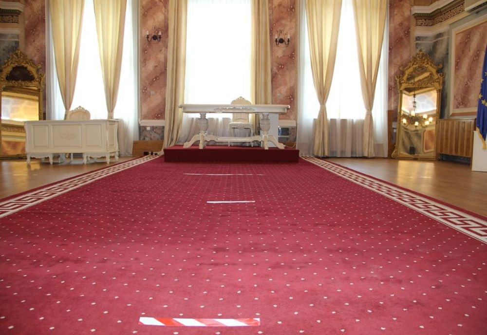 Stare de alertă: numărul de participanți la oficierea căsătoriei - opt persoane inclusiv mirii