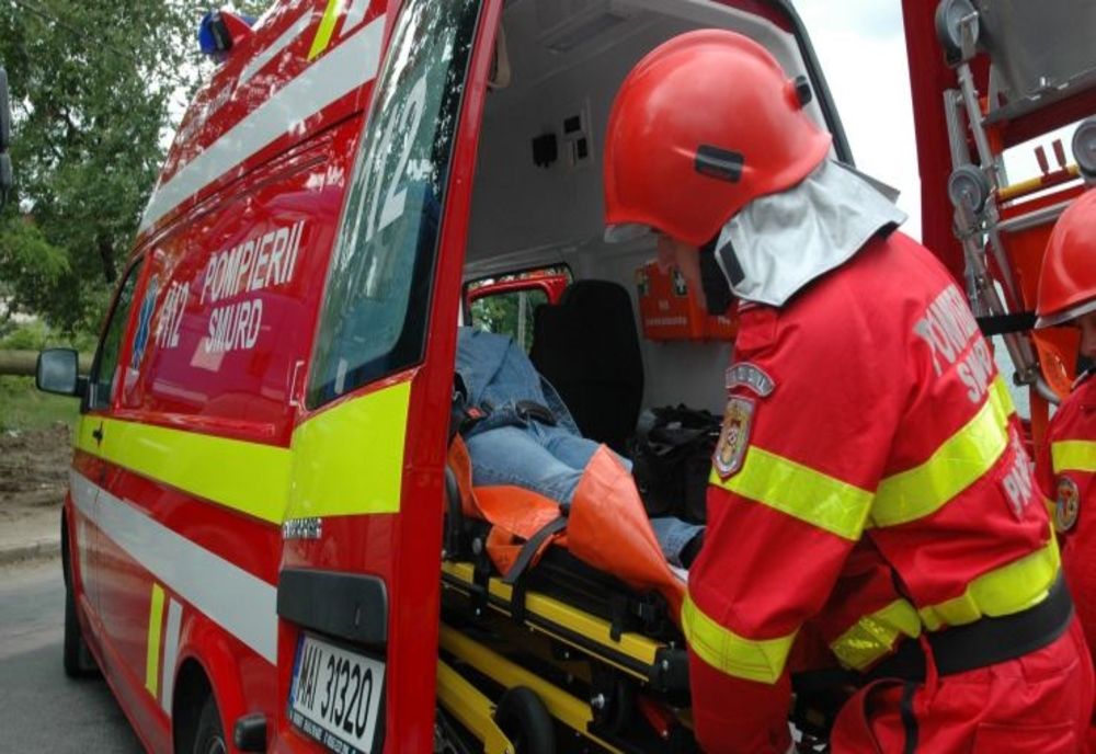 O fetiţă de 13 ani a căzut de la etajul trei al unui bloc! Acesta întindea rufe