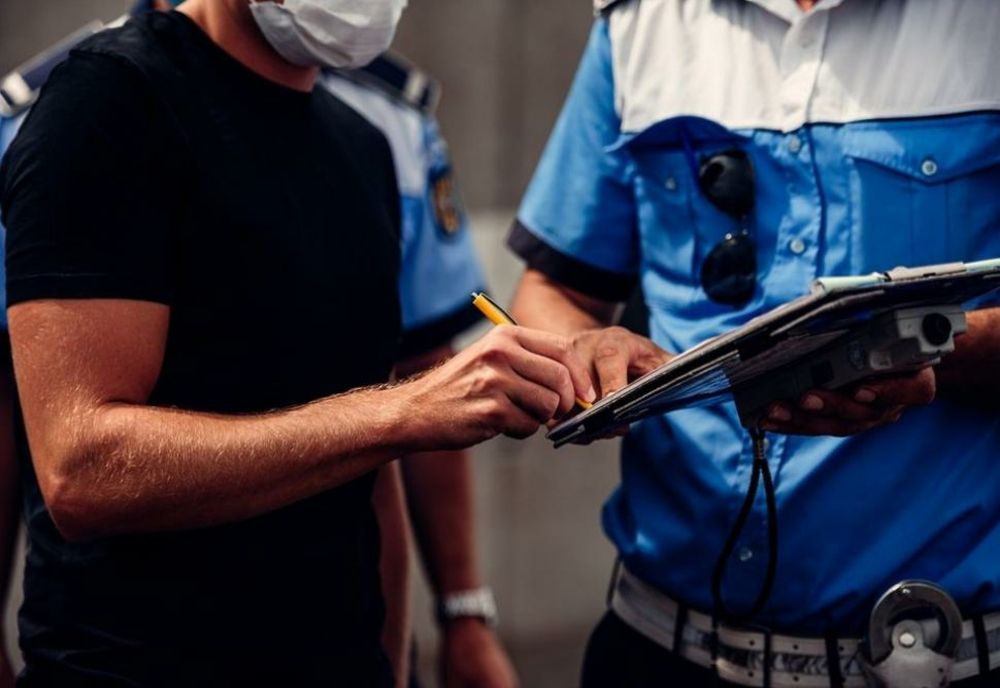 Peste 200 de sancţiuni aplicate de poliţiştii sălăjeni pentru nepurtarea măştii de protecţie