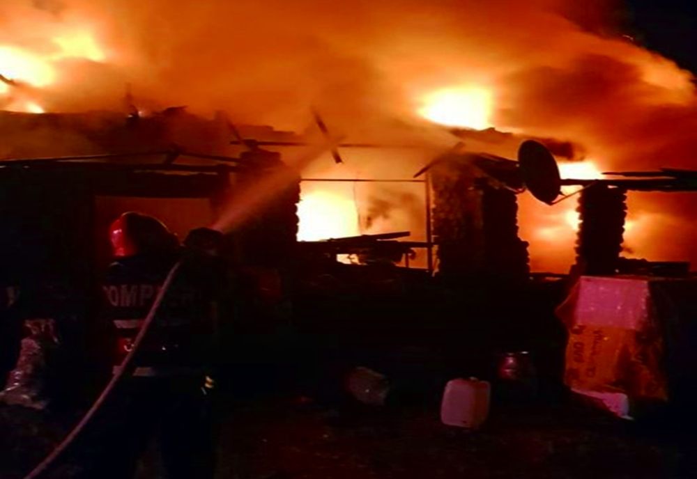 Bărbat decedat și o femeie rănită într-un incendiu în Guruslău