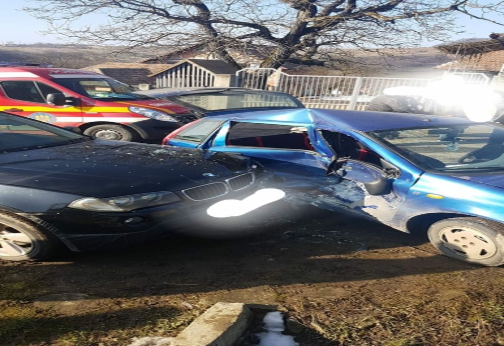 FOTO | Grav accident în Zalău! O femeie a decedat după impactul dintre două maşini
