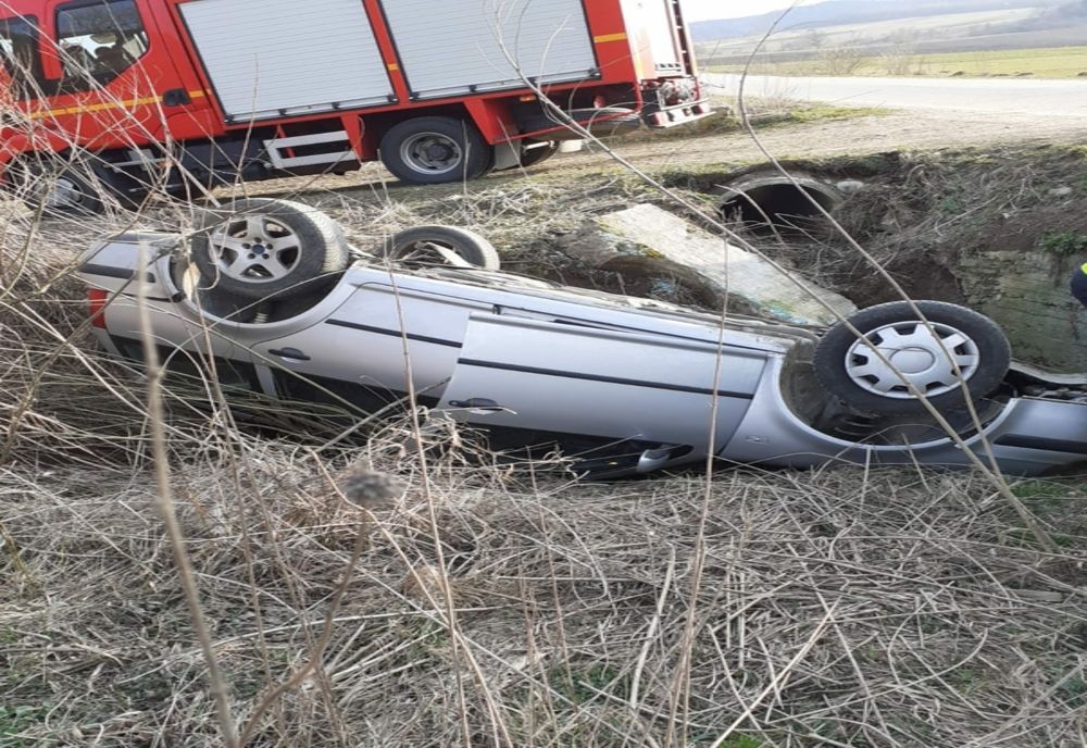 FOTO | Grav accident în judeţul Sălaj! Un şofer de 21 de ani a fost preluat de elicopterul SMURD