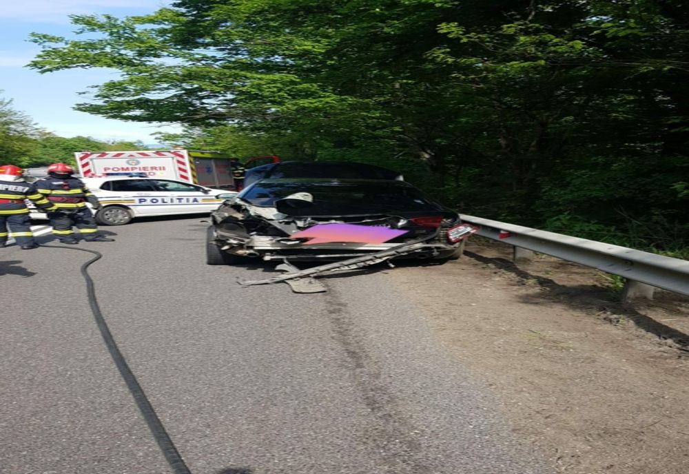 FOTO | Accident pe Meseş! Două victime după impactul dintre un autocamion şi o maşină