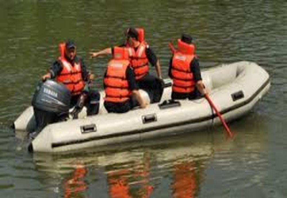 Copil dispărut în balta Şărmăşag! Pompierii îl caută cu o barcă cu sonar