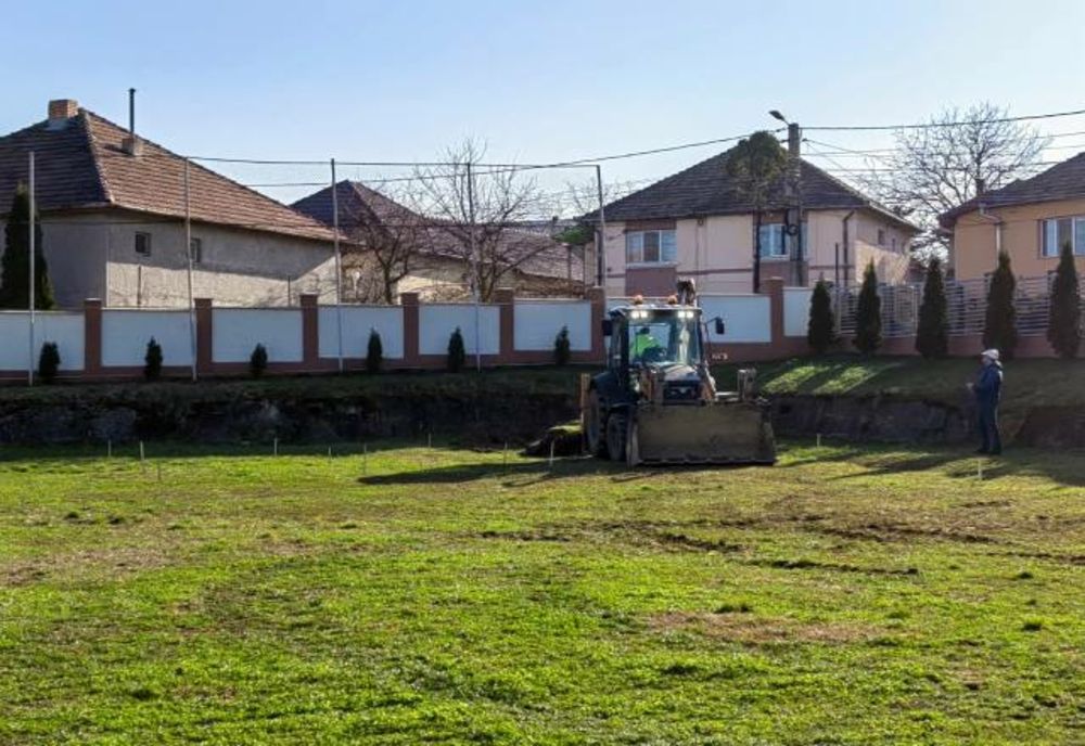 Au început lucrările la terenul de sport multifuncțional din incinta Stadionulul Municipal Zalău