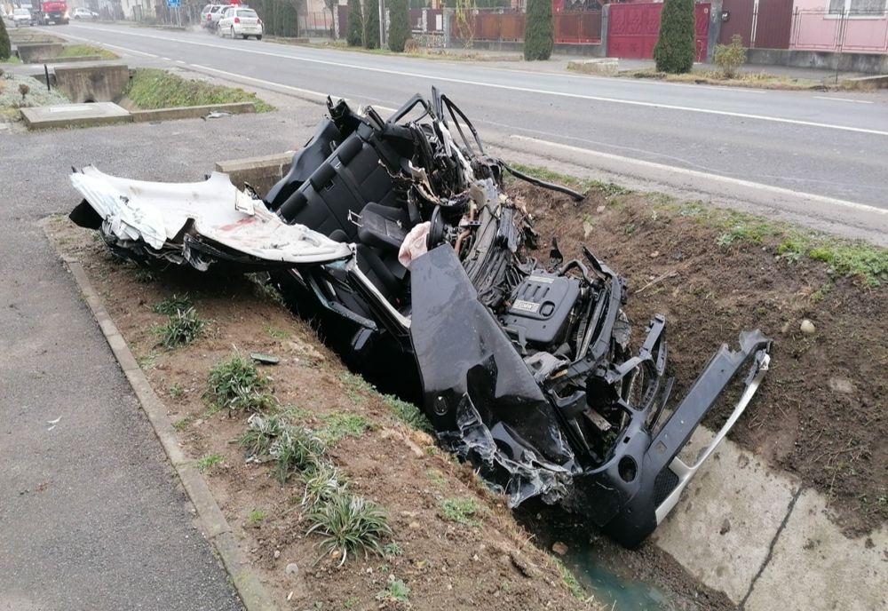 Grav accident în judeţul Sălaj! Trei persoane rănite după o coliziune violentă (FOTO)
