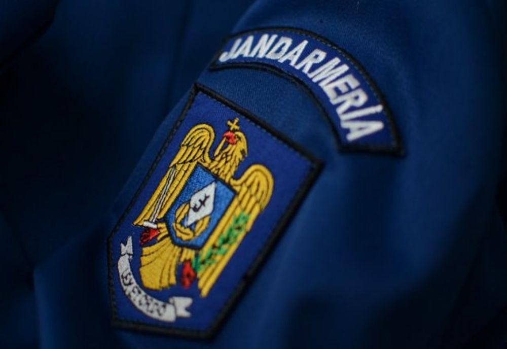 A intrat cu forța în casa altuia și a primit o sticlă în cap