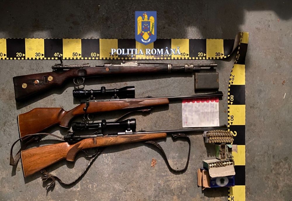 Arme şi sute de bucăţi de muniţie confiscate de poliţiştii din Sălaj