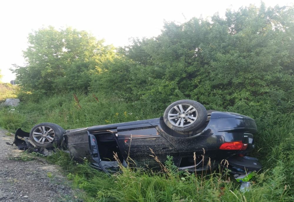 Accident cu două maşini în Sălaj! Două persoane au fost rănite (FOTO)