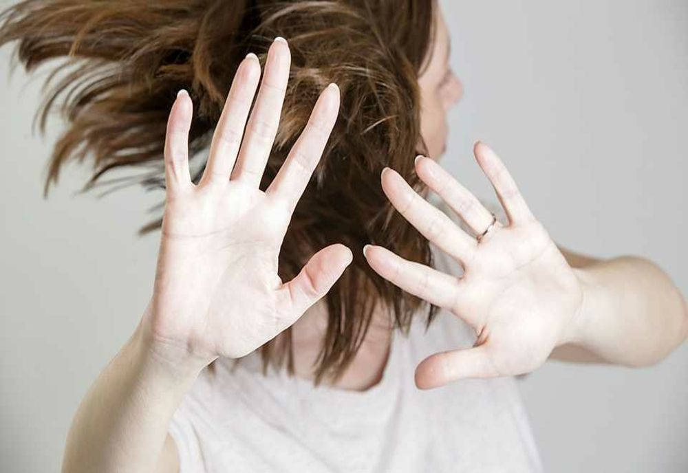 Scandal în Zalău! Un bărbat şi-a atacat fost concubină