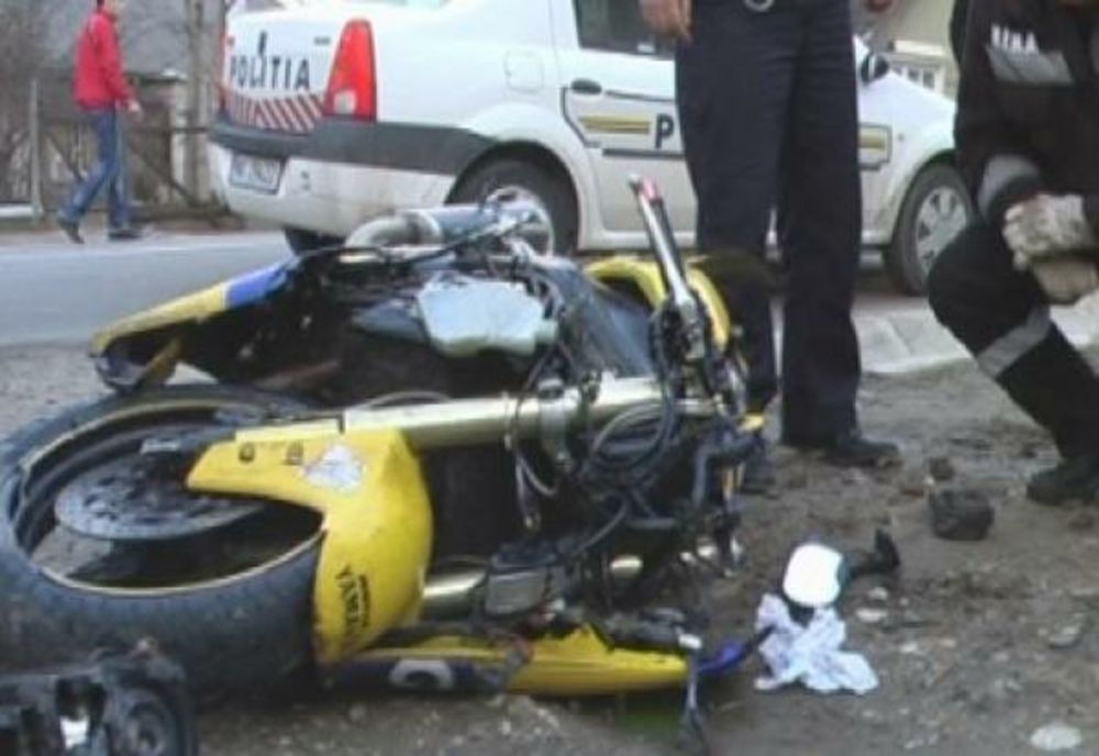Grav accident rutier în Sălaj provocat de un minor de 14 ani! A furat o maşină şi a lovit un motociclist