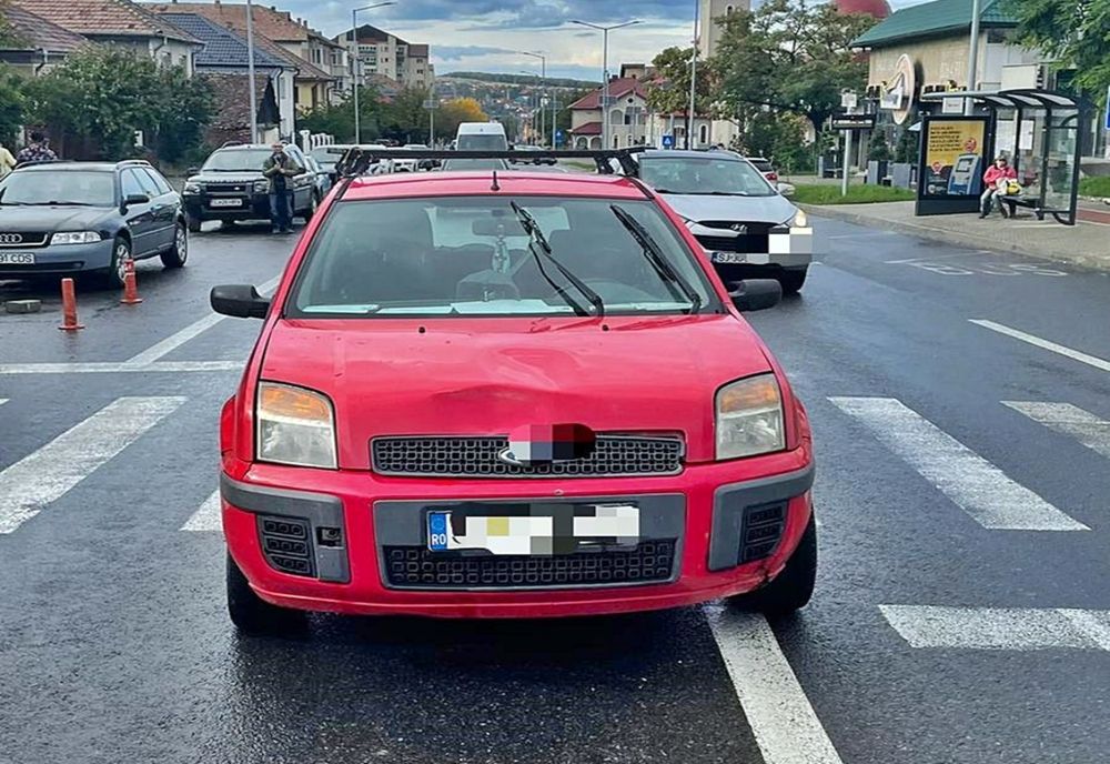 Septuagenară din Zalău, lovită de un autoturism, în timp ce traversa strada