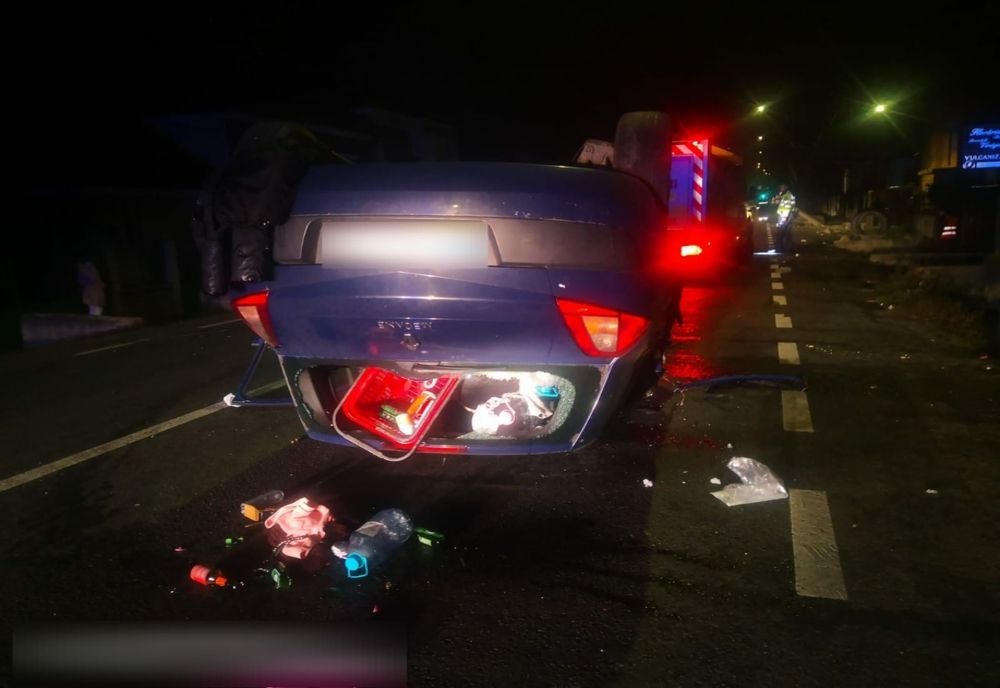 Tânără din Zalău ranită în accident în Baciu! S-a răsturnat cu maşina pe şosea (FOTO)