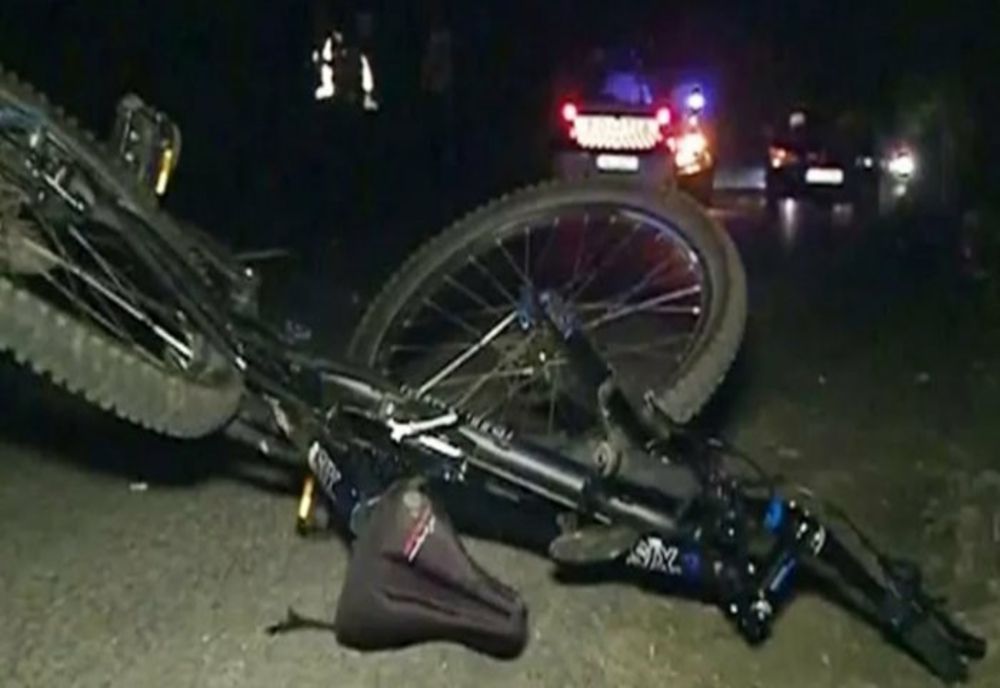 Biciclistă din Nuşfalău lovită de o maşină condusă de un tânăr din Bihor! A ajuns la spital