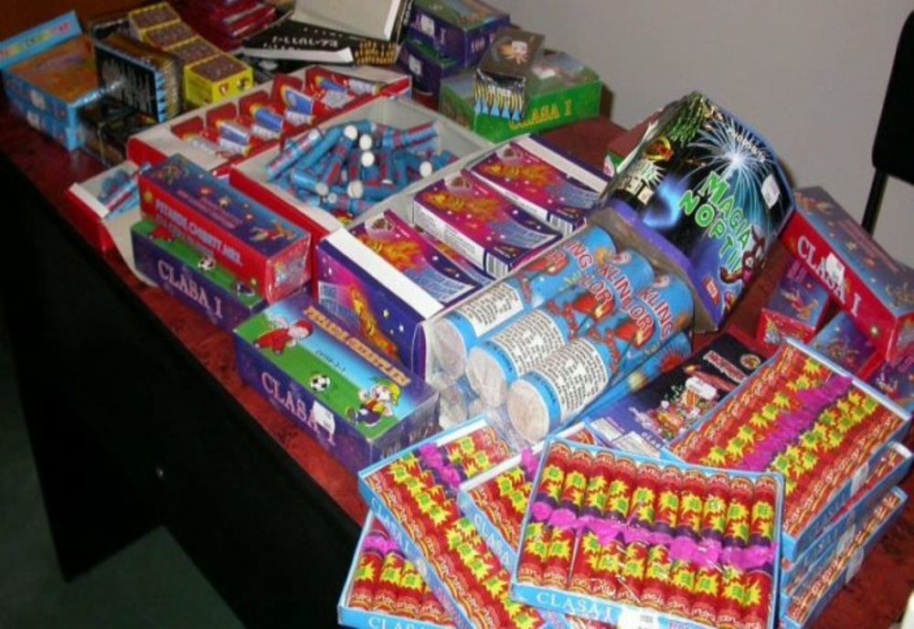 Sălăjeancă prinsă cu 9 kg de articole pirotehnice, cu dosar penal