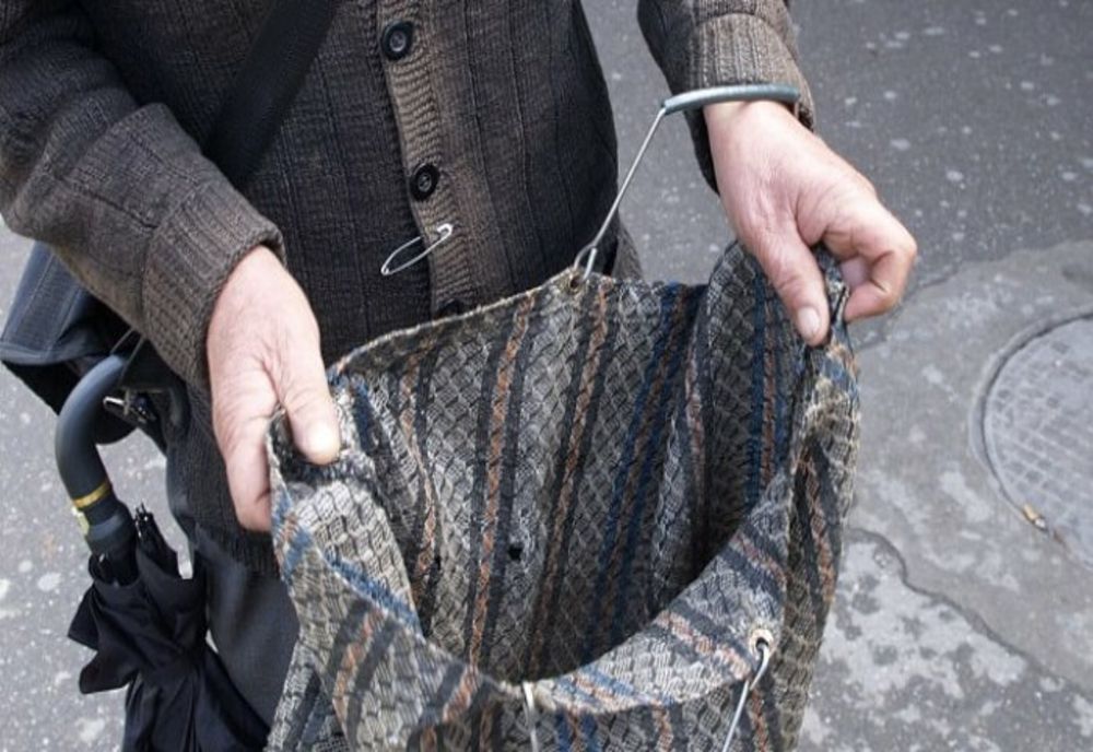 Femeie din Zalău cercetată penal pentru folosirea unui minor în scop de cerșetorie