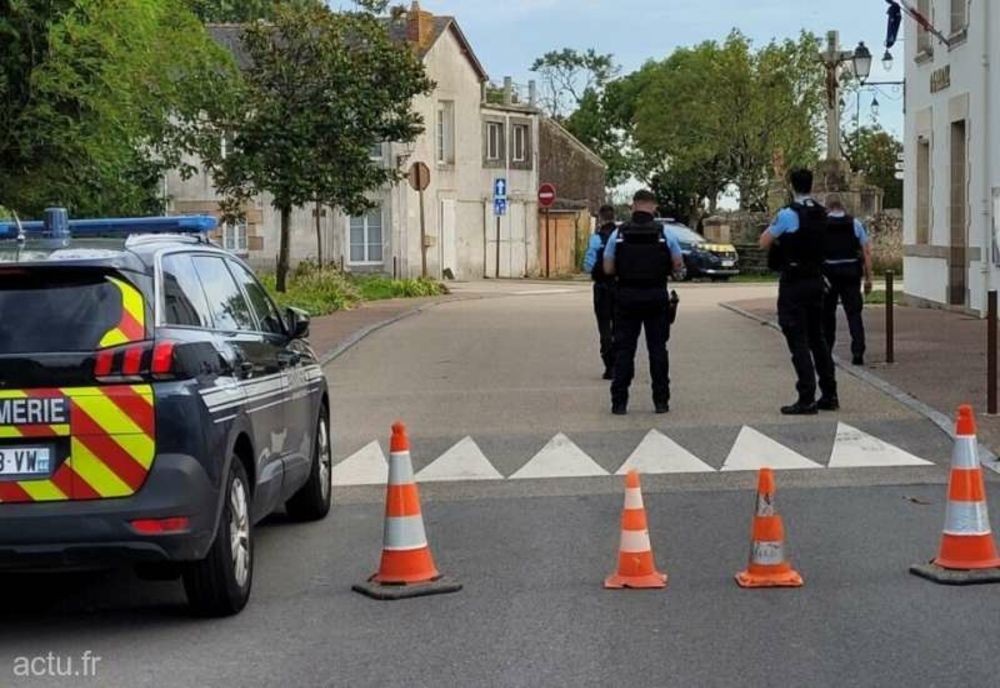 VIDEO Trei morţi în urma prăbuşirii unui avion în vestul Franţei