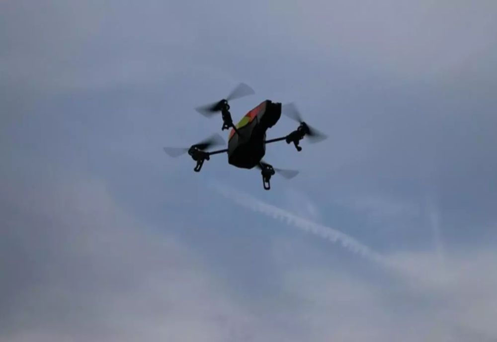 ATERIZĂRI AMÂNATE PE AEROPORTUL OTOPENI DIN CAUZA UNEI DRONE