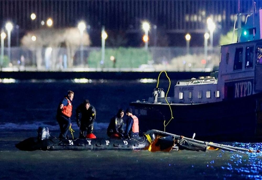 NEW-YORK: 6 MORȚI DUPĂ PRĂBUȘIREA UNUI ELICOPTER ÎN RÂUL HUDSON