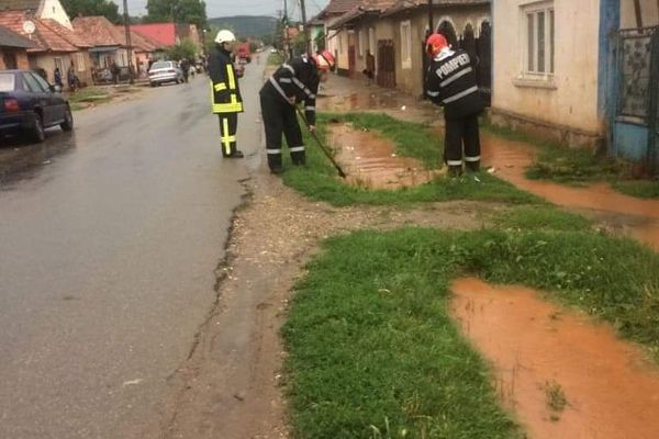 Acoperișuri smulse de furtună în Jibou