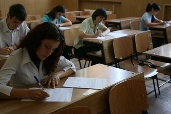 Peste o sută de dascăli sălăjeni susţin azi Definitivatul