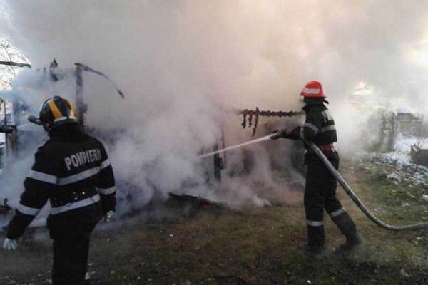 Incendiu la o afumătorie din Zimbor