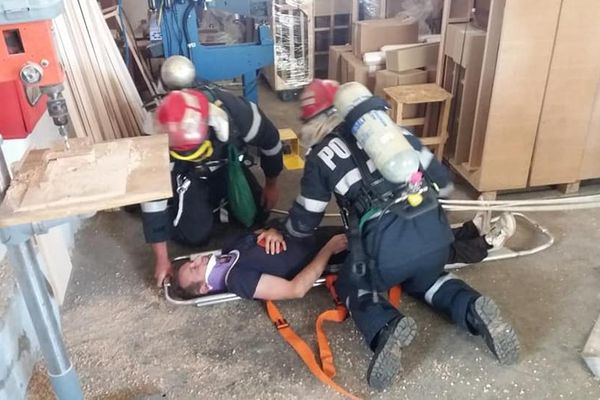 Pompierii sălăjeni lucrează la foc continuu