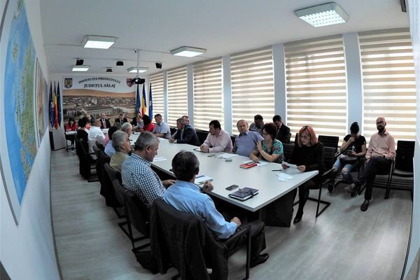 Membrii Colegiului Prefectural Sălaj, convocaţi astăzi în şedinţă. Care a fost ordinea de zi