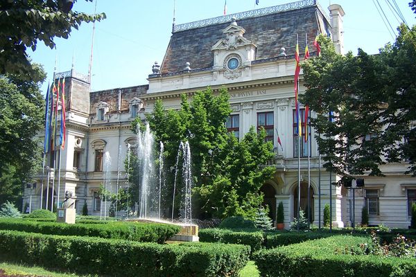 O văduvă cu trei copii, scutită de la plata majorărilor acumulate la bugetul local