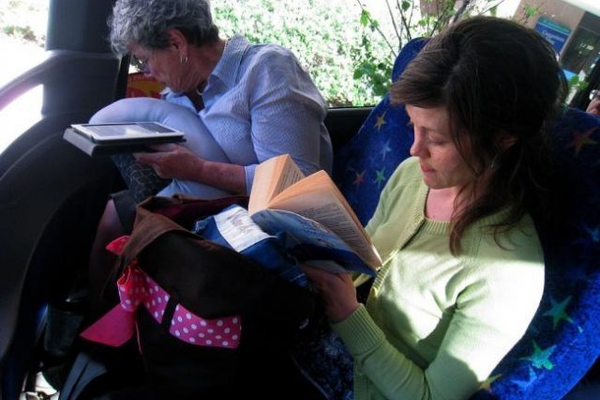 Pofesorii navetiști își primesc banii de transport petru luna iunie