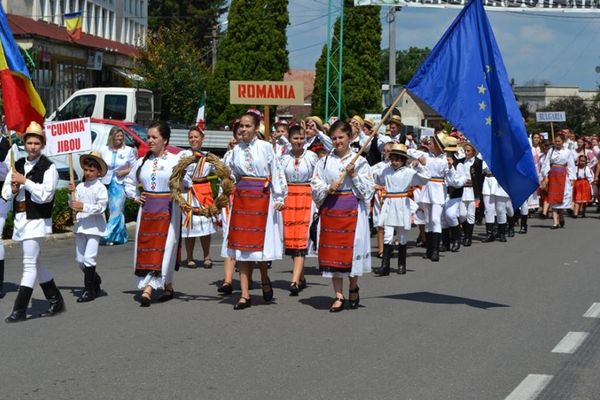 Ansambluri din cinci țări fac spectacol la Jibou - la festivalul „Someș, cântecele tale“