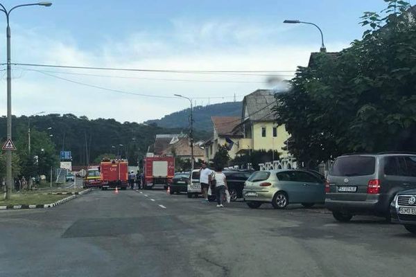 Trei maşini implicate într-un accident, în Zalău. O tânără a fost rănită