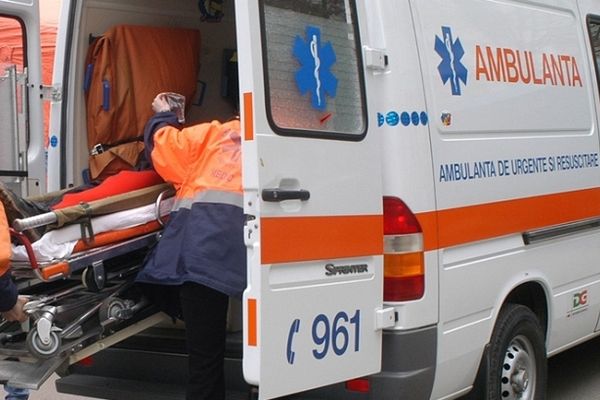 Accident de muncă într-o fabrică din Zalău. Un angajat, transportat de urgenţă la spital