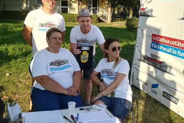 Sălaj: Iniţiativa ''Fără penali în funcţii publice'' mai are nevoie de semnături