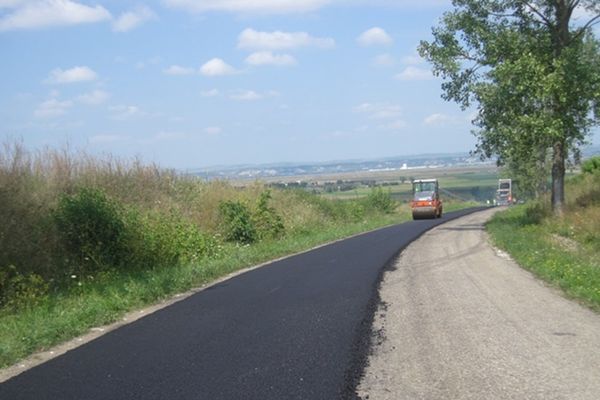 Investiţii din fonduri europene. Vezi aici ce drumuri judeţene vor fi reabilitate
