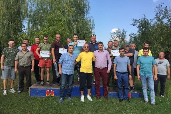 Pompierii sălăjeni s-au întrecut la pescuit pe lacul Vîrşolţ