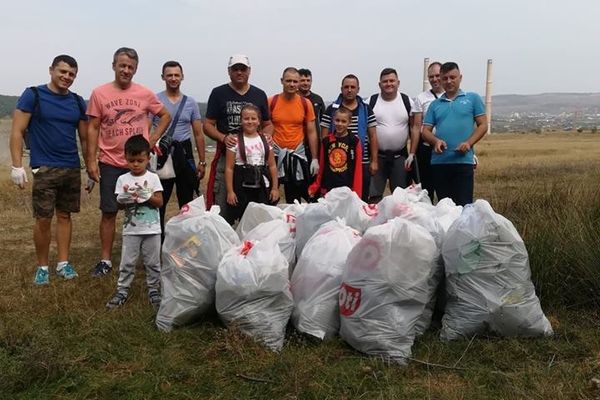 Pompierii sălăjeni au făcut curăţenie în ziua „Let’s do it, Romania!”