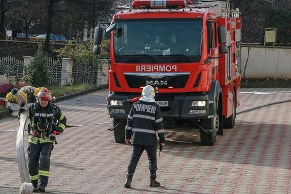 Incendiu la un restaurant din Zalău. O angajată, în stare de şoc