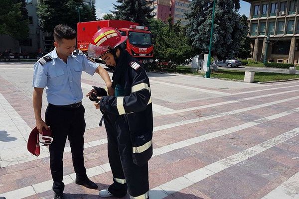 De ziua lor, pompierii sălăjeni îşi prezintă tehnica de luptă