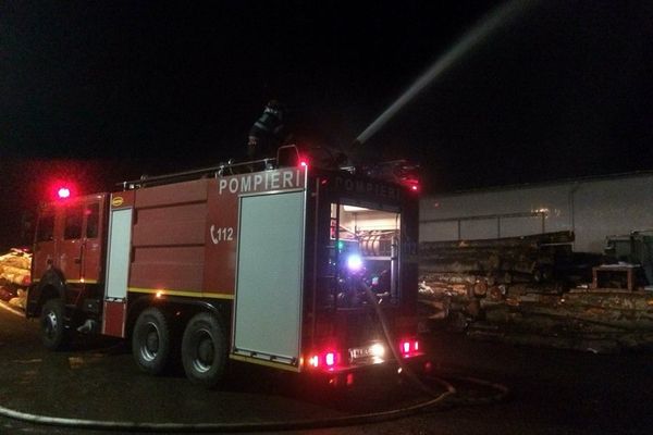 Incendiu la o firmă de tâmplărie din Panic