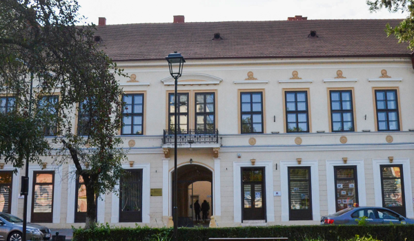 Condiții de angajare în sistemul public: studii gimnaziale și 20 de ani vechime