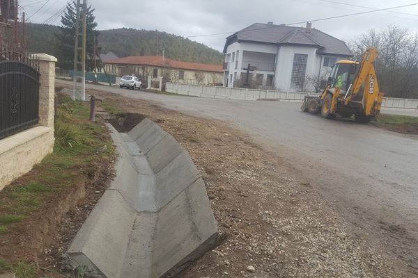 Investiție de un milion de euro în drumurile din Românași