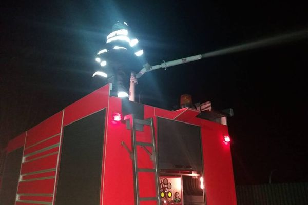 S-au jucat cu focul și au incendiat gospodăria părinților