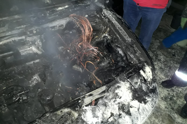 Autoturism cuprins de flăcări la Treznea