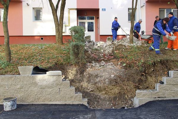 În cartierul ''Porolissum'' se reabilitează trotuarele şi zona carosabilă