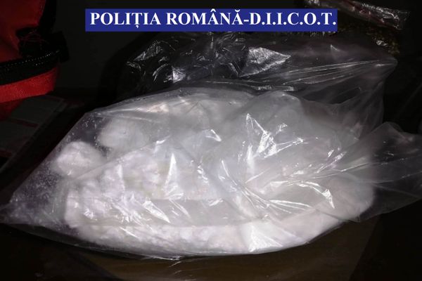 Concurs de angajare în Ajunul Crăciunului. Condiţii: studii gimnaziale şi zece ani vechime, pentru o leafă de peste 2.800 de lei şi zece la sută spor condiţii vătămătoare