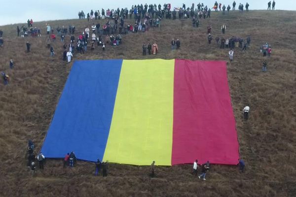 La Sălăjeni, de 1 Decembrie, s-a creat conturul României Mari prin plantarea a 100 de arbori