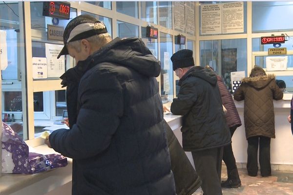 S-a dat startul la încasarea taxelor şi impozitelor locale. În prima zi, sute de zălăuani au luat cu asalt ghişeele Primăriei Zalău