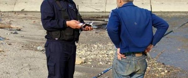 Pe malul Someșului, în Sălaj: prins de jandarmi în timp ce pescuia ''cu  japca''