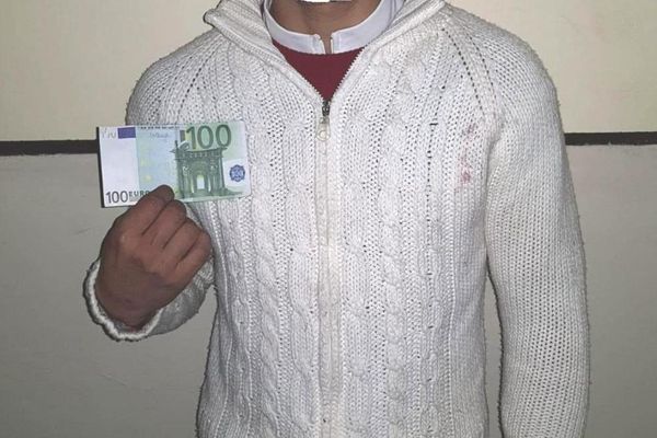 Un sălăjean a încercat să schimbe euro falşi la o casă de schimb valutar. Prins, în toiul tranzacţiei